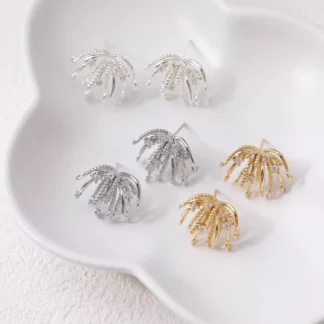 Pendientes con diseño de flores delicadas para hacer joyas, componentes de pendientes, accesorios chapados en oro de 14k de latón DIY, 15x17mm, 4 Uds.