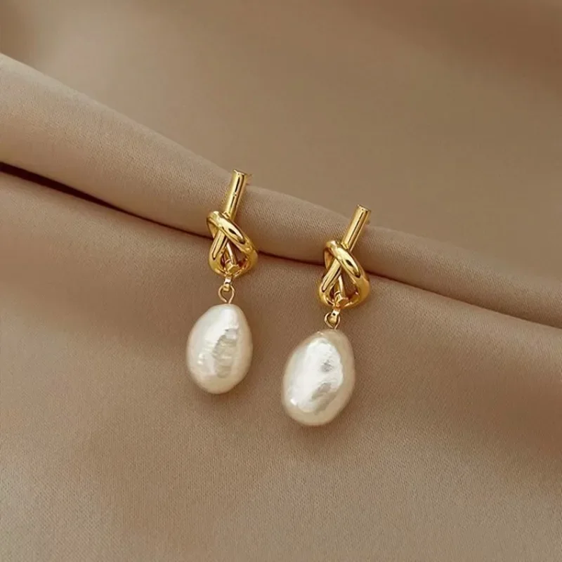 Pendientes de perlas de imitación barrocas para mujer, joyería de moda coreana, accesorios para fiesta y boda, Color dorado elegante francés, novedad de 2023