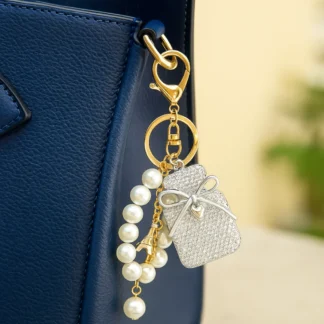 LLavero con forma de nudo de lazo, llavero con perlas y diamantes de imitación con incrustaciones de diamantes de imitación, llavero con forma bonita con borla, regalo