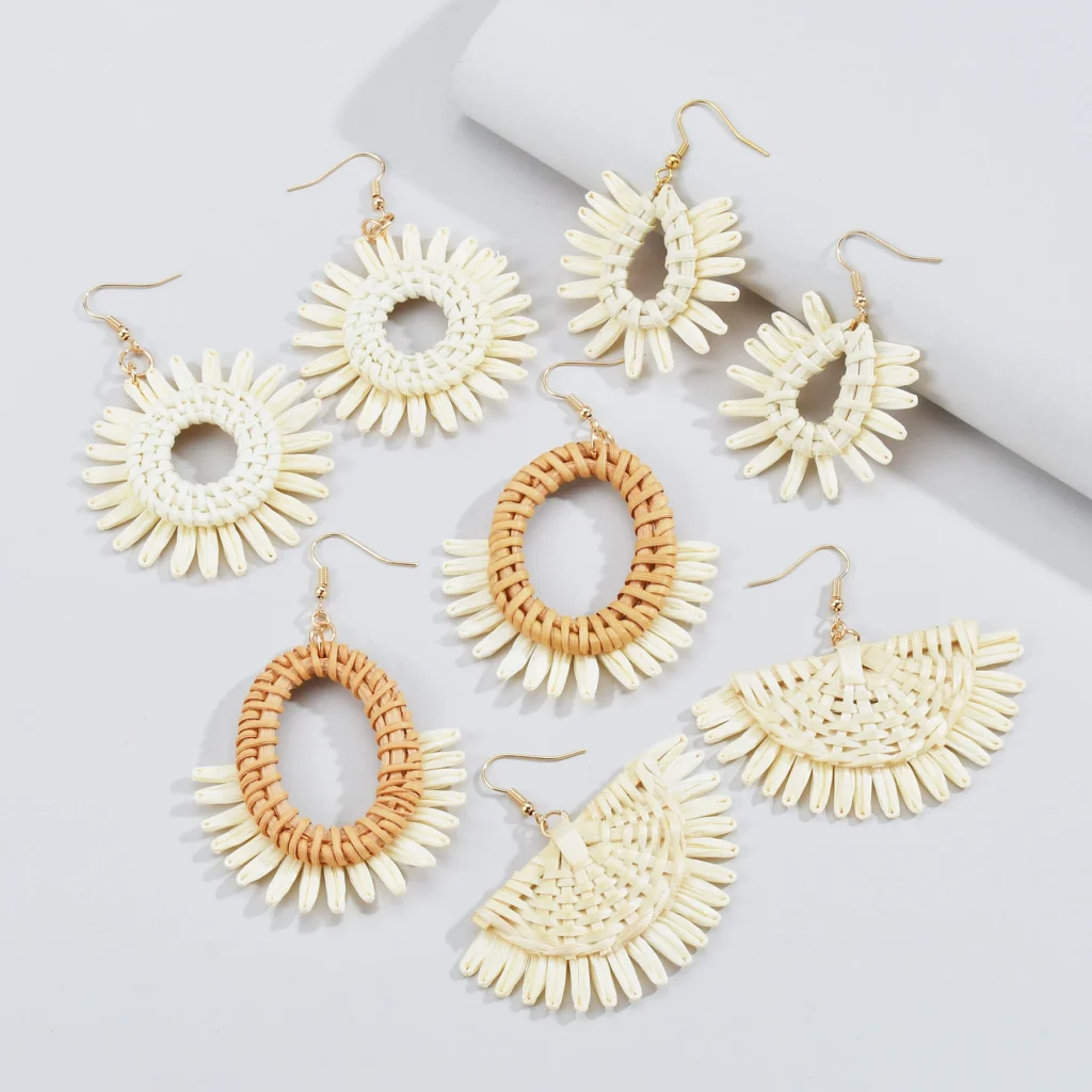 Pendientes de mimbre hechos a mano para mujer, aretes geométricos bohemios con forma de gota de agua, flor de sol, paja