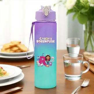 Botella de agua para casa de muñecas Gabby de 750ML con pajita, estampado de letras de Anime de dibujos animados, bonitas botellas deportivas para exteriores para niñas, regalo de fiesta escolar