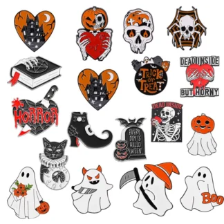 Pin de esmalte para Halloween, broche negro de araña, fantasma, gótico, corazón, Horror, Punk, bruja, mochila, accesorio de corazón, joyería para amigos