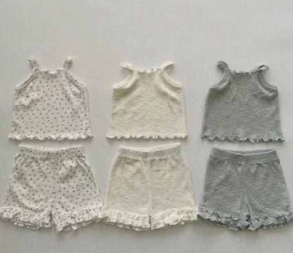 Traje para niñas 2025, novedad de verano, ropa para niños, estilo coreano, niña, bebé, chaleco suave de algodón con cuello Halter, pantalones, pijamas, dos conjuntos informales