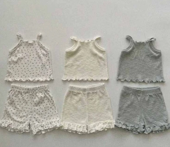 Traje para niñas 2025, novedad de verano, ropa para niños, estilo coreano, niña, bebé, chaleco suave de algodón con cuello Halter, pantalones, pijamas, dos conjuntos informales
