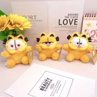 LLavero de juguete de peluche Garfield de Anime clásico de dibujos animados, bonito colgante para mochila, decorar Mini muñeca creativa, regalos de vacaciones para niños
