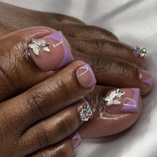Uñas de los pies postizas francesas púrpuras con diamantes de imitación brillantes, mariposa de moda de verano, uñas de los pies desmontables, presione sobre los pies con pegamento