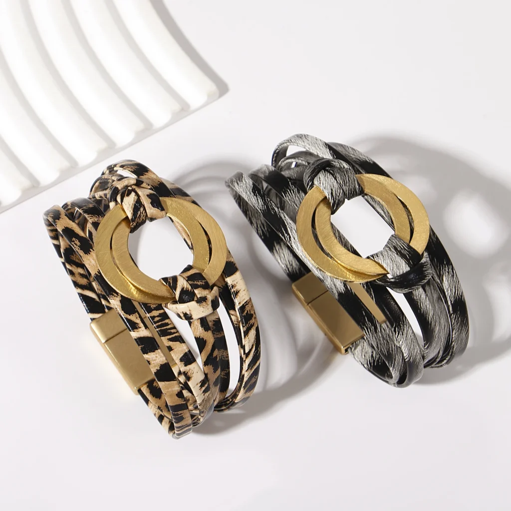 Amorcome, pulseras con dijes de cuero de doble círculo de leopardo multicapa para mujer, brazalete con cierre magnético Vintage, nueva joyería de moda