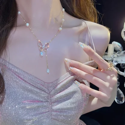 Perlas naturales de agua dulce, collares de mariposa de circón, suéter para mujeres y niñas, cadena de clavícula, collar de perlas de moda, joyería brillante
