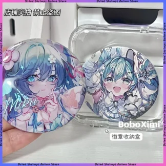 58MM Kawaii Hatsune Miku barra reflectante Miku periféricos de animé dibujos animados lindo insignia estudiante mochila colgante broche chica juguete regalos