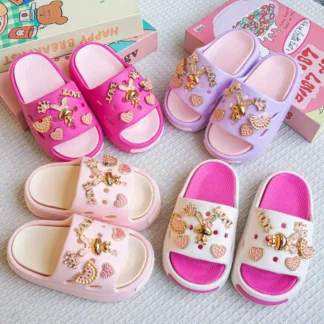 Nuevas y populares zapatillas de Eva versátiles con dibujos de conejo y sandía para niñas, sandalias antideslizantes de doble suela blanda a la moda 831