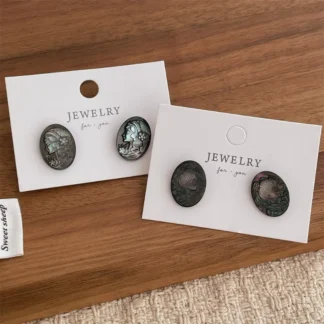 Minar-pendientes colgantes con medallón para mujer, diseño único, Color negro, concha Natural, retrato de Reina, moneda ovalada, joyería al por mayor