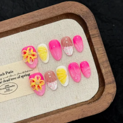 10 Uds. De uñas cortas francesas hechas a mano con prensa de almendra rosa, flor tallada en 3D, diseño de perlas, uñas postizas, puntas artísticas para uñas usables para niña