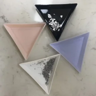 Bandejas de almacenamiento para decoración de uñas, diseño triangular biselado, alta dureza, herramientas de manicuristas profesionales, bandejas de almacenamiento Triangulares, 80 Uds.