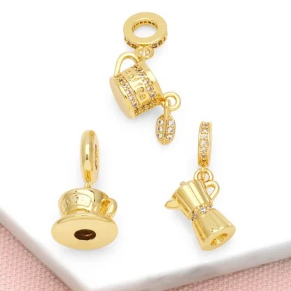 OCESRIO Mini colgante de taza de café de cristal blanco para collar, máquina de café chapada en oro y cobre, suministros para fabricación de joyas DIY pdtb394