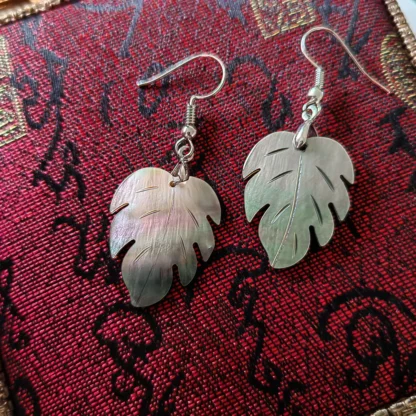 Pendientes con colgante de cuentas de concha Natural de hoja de Jade para mujer, accesorio de joyería de moda para combinar con ropa y otras joyas