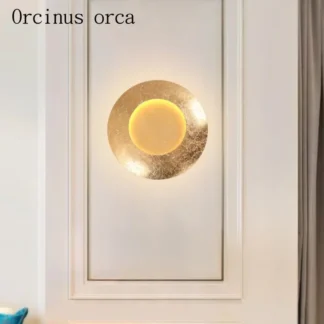 Lámpara de pared LED dorada de lujo, luz postmoderna, lámpara de noche para dormitorio, sala de estar, lámpara de pared de lámina dorada creativa nórdica