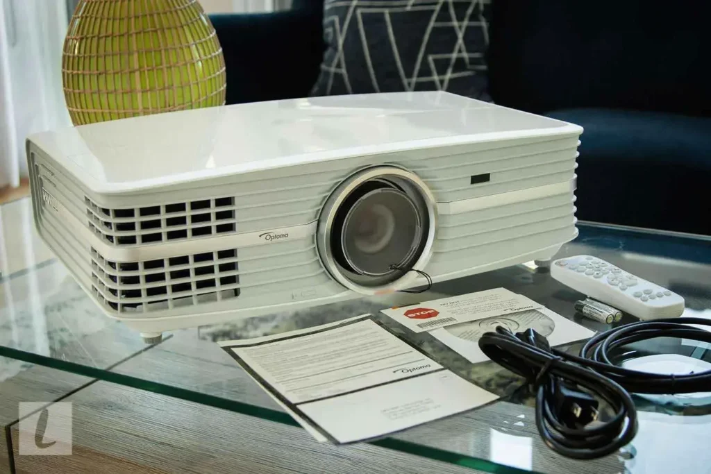 DESCUENTO DE VENTAS DE VERANO EN el proyector de cine en casa Optoma UHD60 4K de alta definición