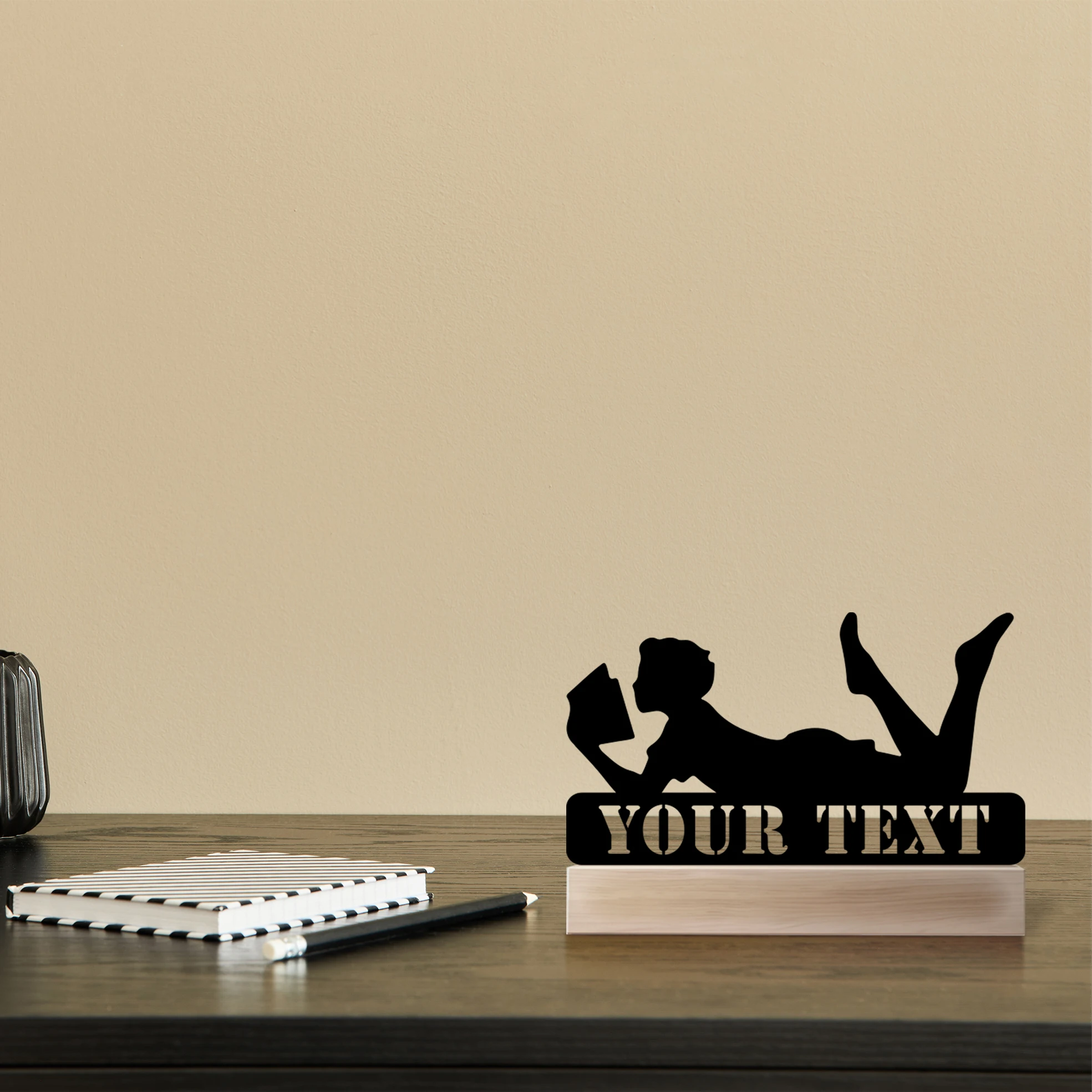 Estatua de Metal con Base de madera, adorno de hierro, escultura artística de hierro, para leer un libro, el niño tumbado en su estómago, 1 ud.