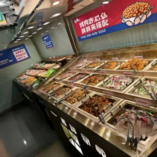 Refrigerador de exhibición refrigerado por aire con pulverizador Horizontal para parrilla de brochetas de olla caliente, Ideal para exhibición de condimentos de carne fresca estilo Buffet