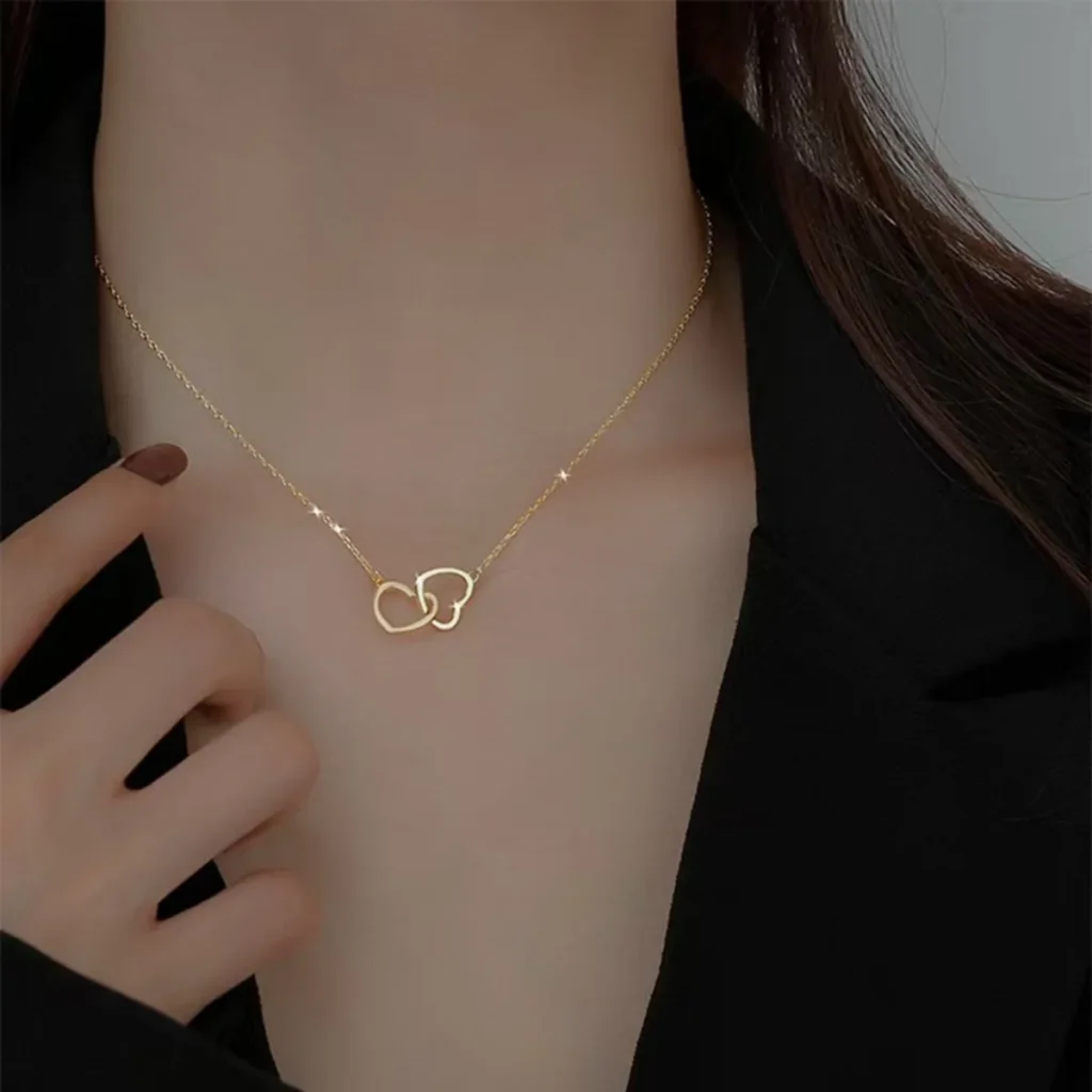 Collar con colgante de doble corazón Simple para mujer, gargantilla de aleación de Zinc, cadena de Color dorado, regalo de joyería para amigos y fiesta de boda