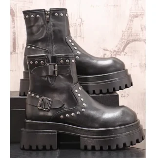 Botas de tobillo con correa y hebilla de plataforma con tachuelas negras para hombre, botas de Moto con cremallera lateral de suela gruesa, calzado de calle gótico Punk 2026