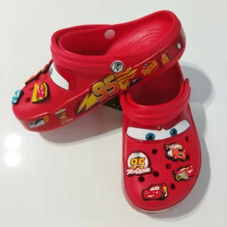Nuevo Disney Mcqueens Pixar 95 coches dibujos animados zapatillas con agujeros impermeables sandalias al aire libre sandalias Casual adulto con zapato flor