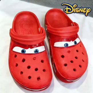 Nuevo 95 Mcqueens Pixar Cars dibujos animados sólido impermeable zapatillas sandalias con agujeros sandalias al aire libre Casual transpirable EVA zapatos para adultos
