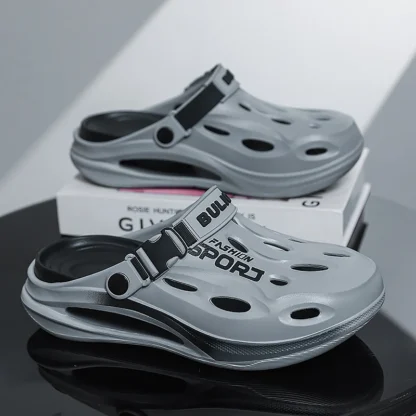 Un par de zuecos nuevos para hombre, zapatos de playa cómodos, resistentes al desgaste, antideslizantes para uso exterior, zapatos de hombre de suela blanda para conducir