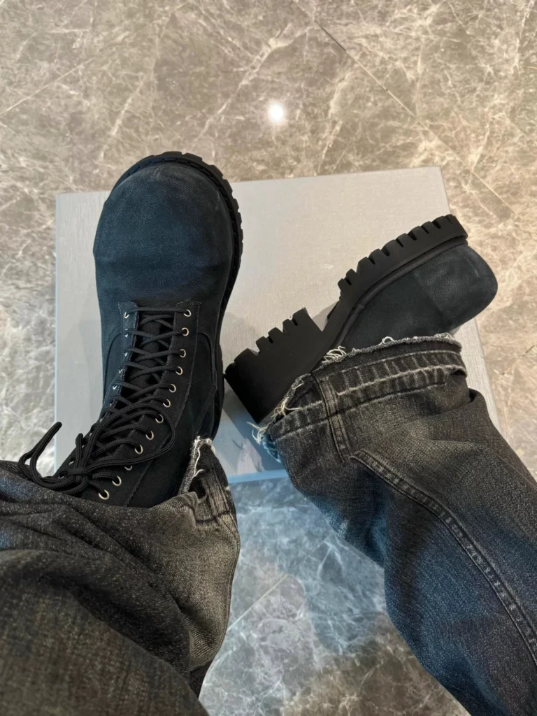 Botas de caballero oscuro desgastadas Vintage para hombre, botas de moto con punta redonda grande para el desierto, botas de calle de trabajo elevadas con suela gruesa