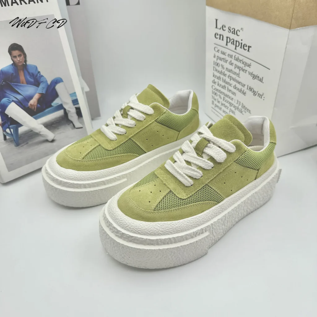 Zapatillas de deporte informales para hombre, zapatos de tablero blanco Retro de diseñador, moda de cuero nobuk, zapatos deportivos de plataforma plana transpirables con altura aumentada