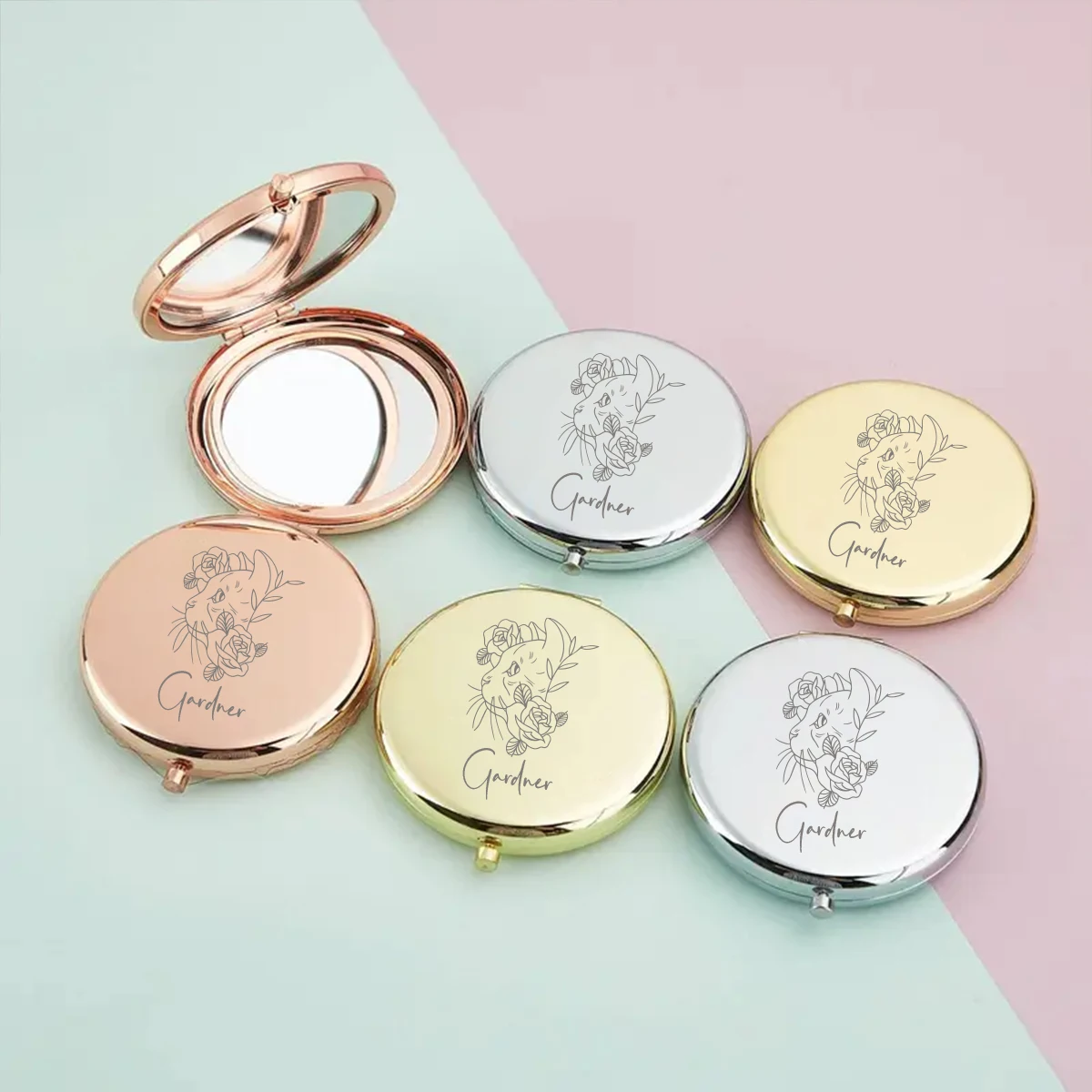 1 espejo de maquillaje con nombre personalizado, diseño de rosa de dibujos animados, espejo plegable, espejo redondo, espejo de bolsillo, regalos para invitados de boda