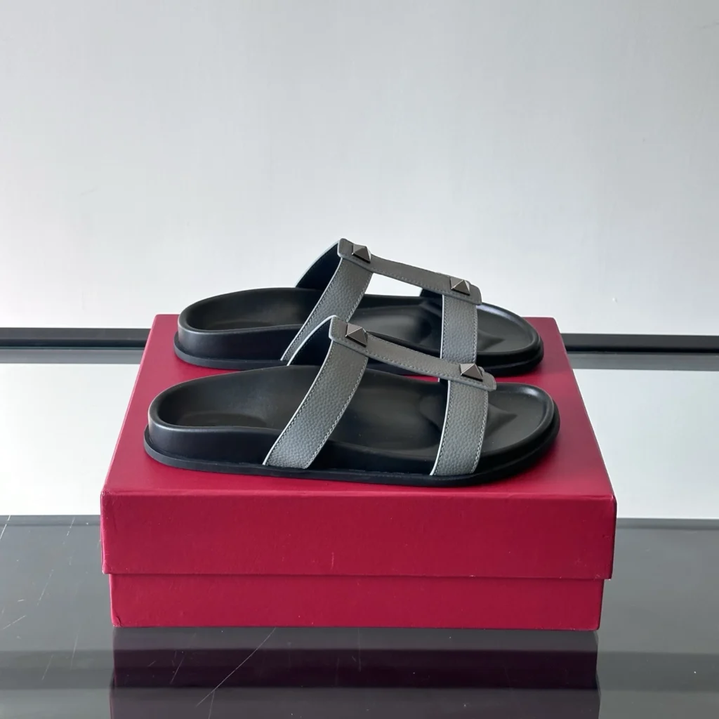 SHIYUNJIN nuevos zapatos De hombre Size39-46 Zapatillas De cuero genuino remaches diapositivas De verano ocio playa pisos zapatos De diseñador Zapatillas De