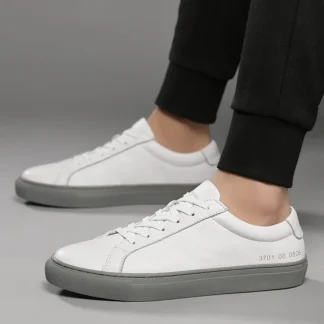 Nuevos zapatos informales de cuero genuino para hombre, zapatos planos blancos para monopatín, zapatillas con cordones de cuero de vaca para calle