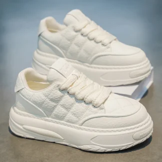 Botas planas de tablero para otoño, nuevos zapatos informales para hombre, calzado para correr de cuero Pu, zapatillas deportivas gruesas resistentes al desgaste a la moda para exteriores