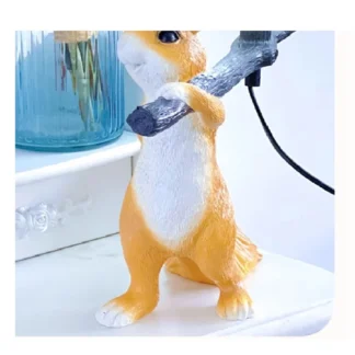 ABYN-Mini luz LED nocturna de ardilla de resina, lámpara de mesa para habitación de niños, lámpara de escritorio de ardilla Animal, lámpara de noche, decoración del hogar, enchufe estadounidense Du