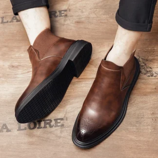 Los zapatos de cuero de caña alta son versátiles para hombres, zapatos de negocios de estilo británico retro brogue y ropa formal juvenil, zapatos casuales de tendencia